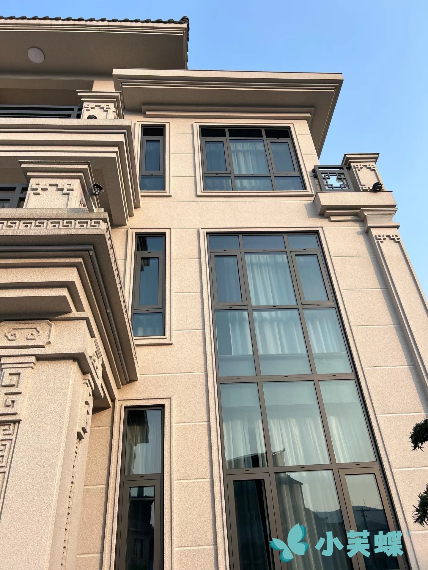 外墻裝修選小芙蝶藝術(shù)漆，好底好面讓你家看起來像掛了石材！